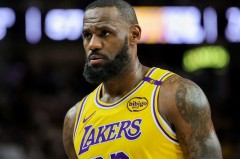 NBA焦点战：雄鹿强势反击，字母哥米德尔顿闪耀，欧文率骑士挑战未果